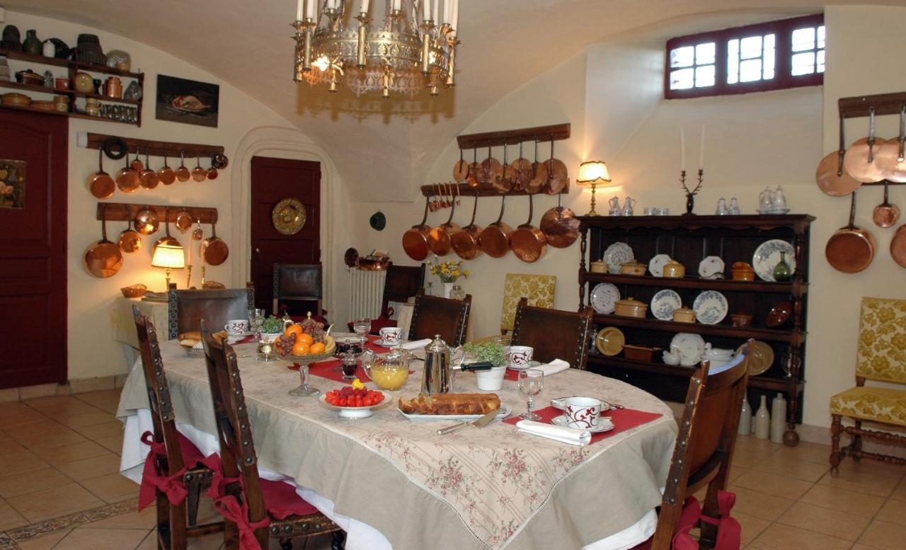 Chateau Royal De Saint-Saturnin Saint-Saturnin (Puy-de-Dome) Restaurante foto