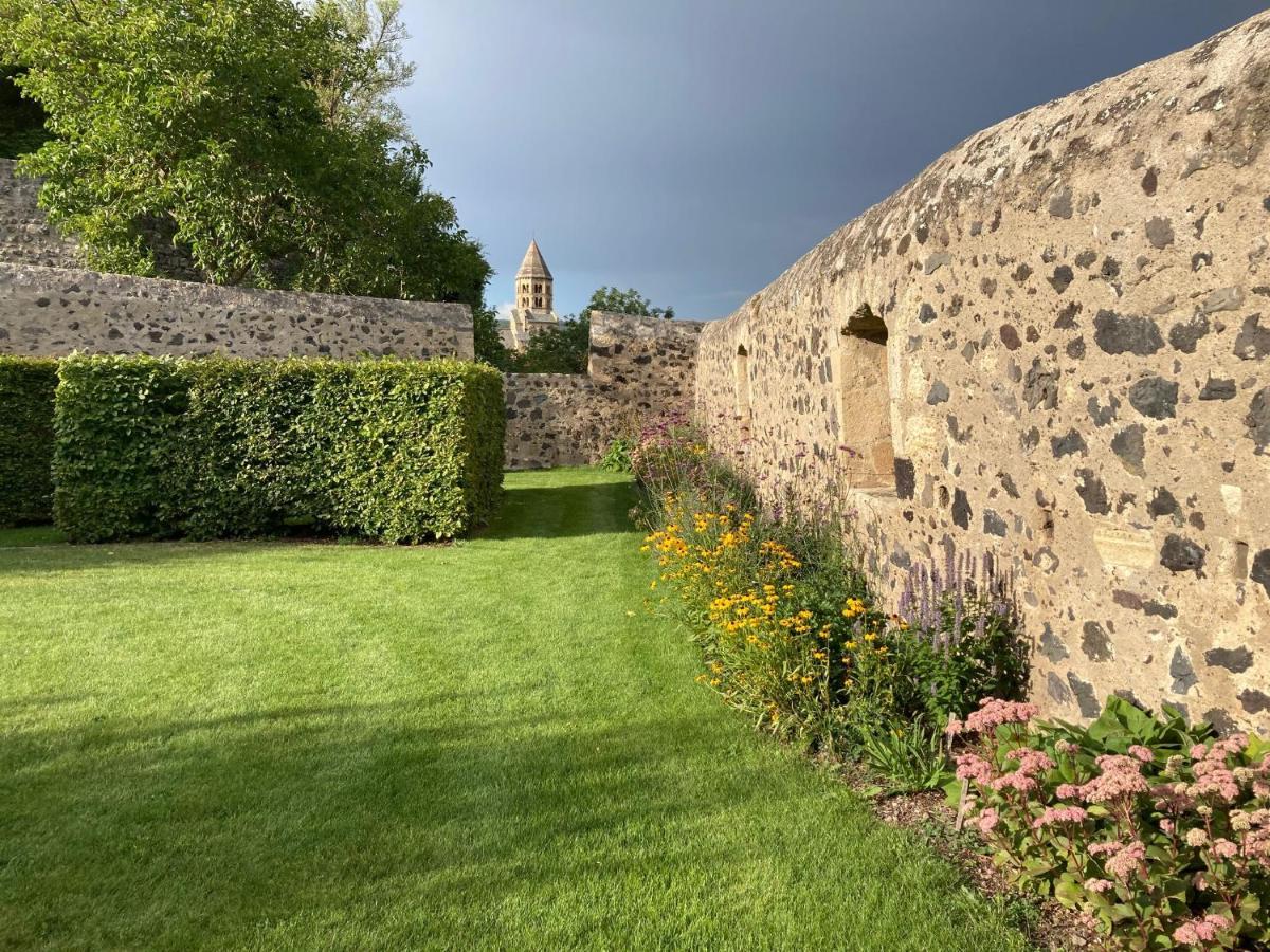 Chateau Royal De Saint-Saturnin Saint-Saturnin (Puy-de-Dome) Exterior foto
