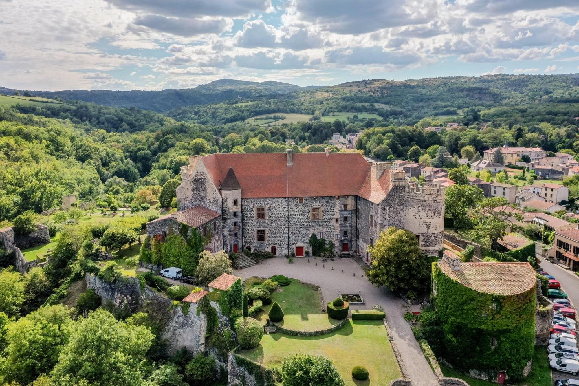 Chateau Royal De Saint-Saturnin Saint-Saturnin (Puy-de-Dome) Exterior foto