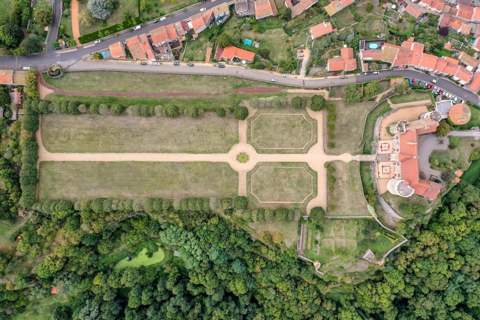 Chateau Royal De Saint-Saturnin Saint-Saturnin (Puy-de-Dome) Exterior foto