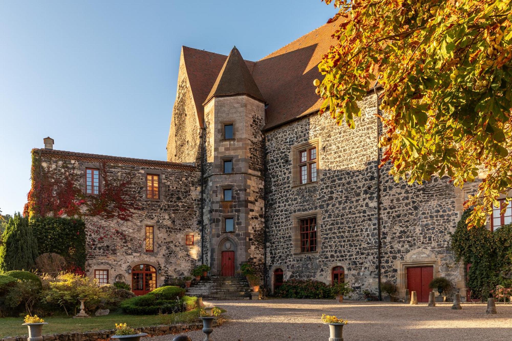 Chateau Royal De Saint-Saturnin Saint-Saturnin (Puy-de-Dome) Exterior foto