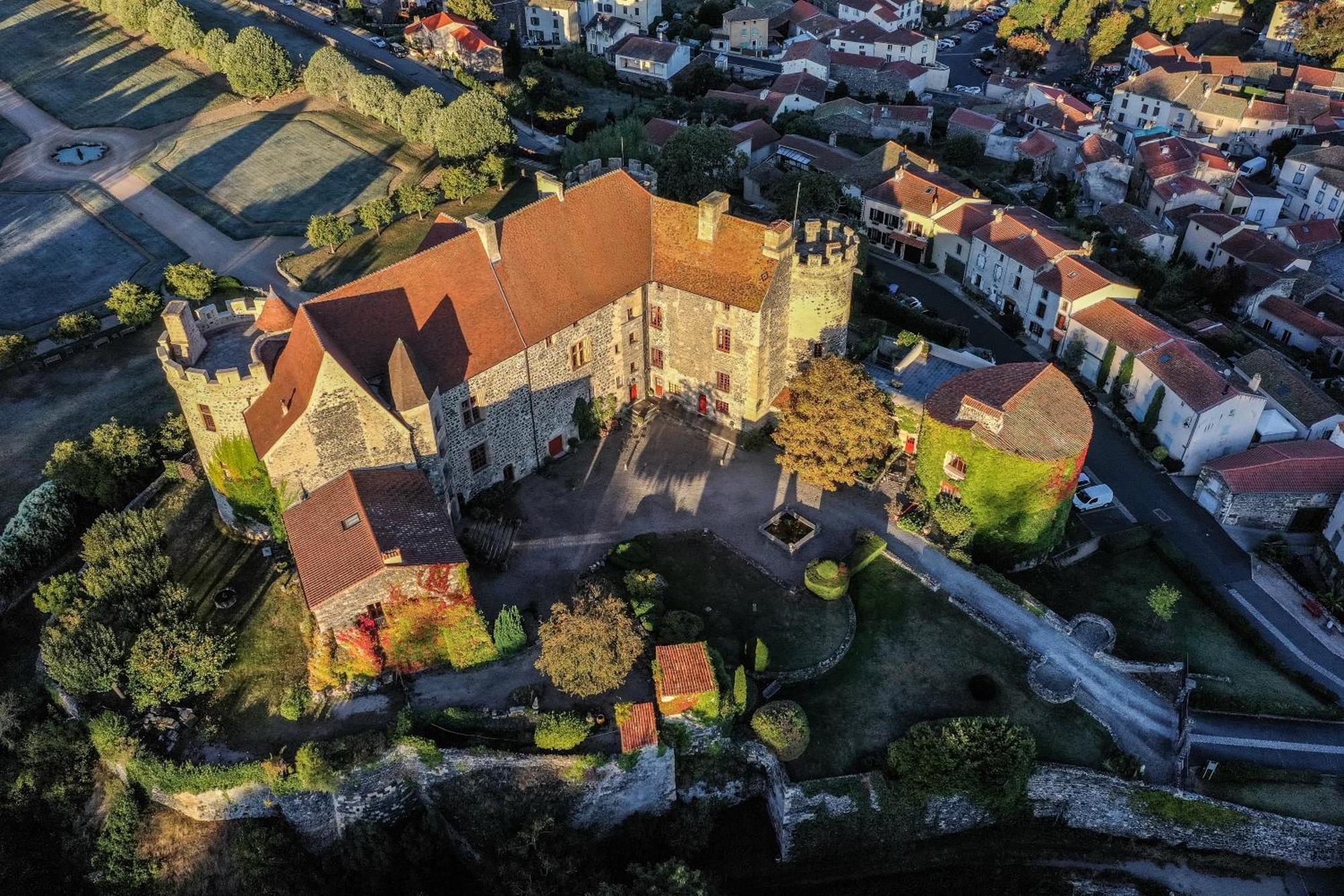Chateau Royal De Saint-Saturnin Saint-Saturnin (Puy-de-Dome) Exterior foto
